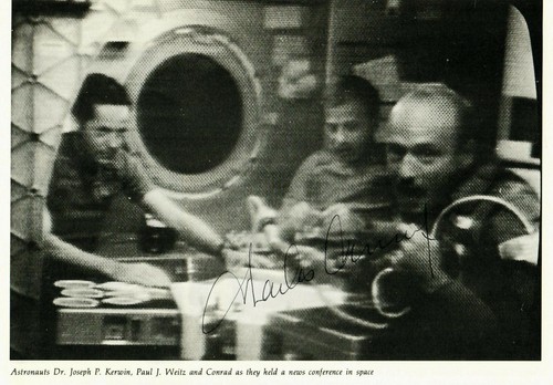 Apollo 12"" Pete Conrad signiert 8,75x6 Magazin Foto COA - Bild 1 von 2