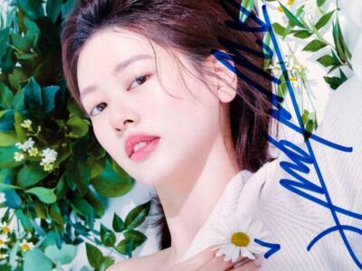 Korean actres Jung So-Min Autographed 2L Size PhotoJung