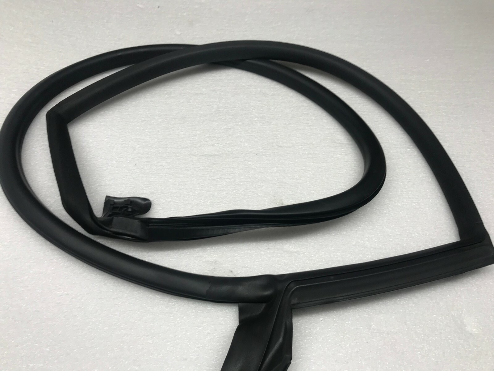 LAMBORGHINI HURACAN 610 DRIVER LEFT SIDE DOOR RUBBER SEAL GASKET OEM 4T8831707B