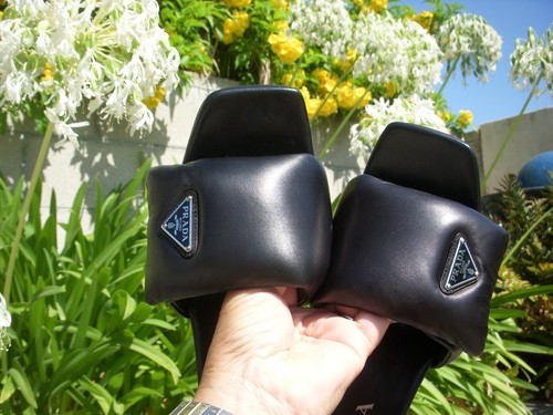 Prada Nappa Imbottita Logo Sandalo Morbido Nero Wmn EU41 10,5-11B 10 1/8" Lg Prezzo al dettaglio $ 1200 - Foto 5 di 22
