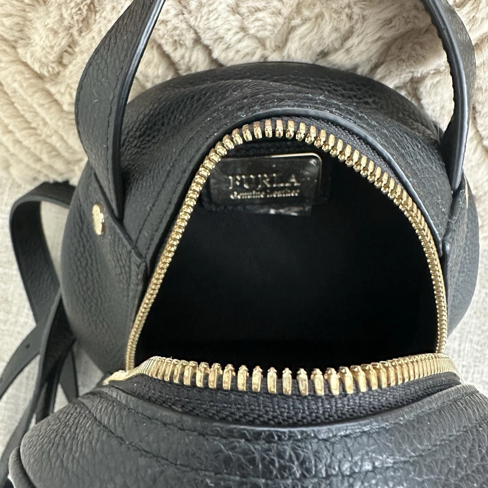 Mochila Furla Mini de cuero granulado con tachuelas negra Foto 4 de 4