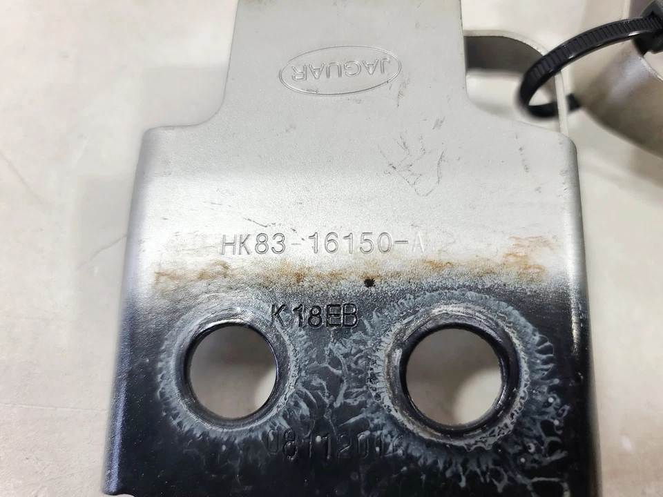 17-23 JAGUAR F-PACE SUPORTE DE MONTAGEM PARA-LAMA DIANTEIRO DIREITO DO LADO DO PASSAGEIRO FABRICANTE DE EQUIPAMENTO ORIGINAL - Imagem 4 de 4