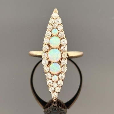 Antiker viktorianischer Old Mine Diamant und Opal 14k Gold Cluster Ring
