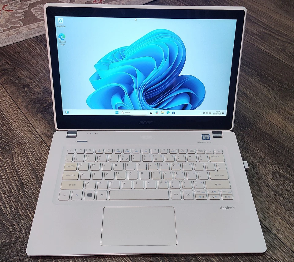 RARO Bonito Portátil Acer 372T Blanco Nueva Batería i5 6to USB C Win 11 Táctil 128GB SSD Foto 2 de 4