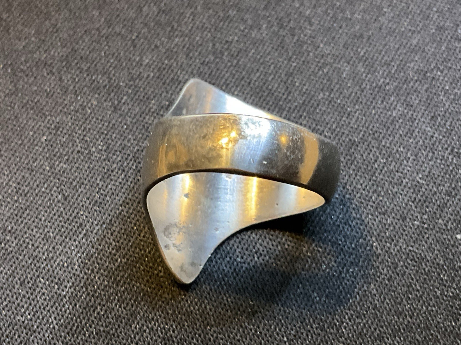 925 Sterling Silver Solid Modernist Ring Size 7.5 - image 3