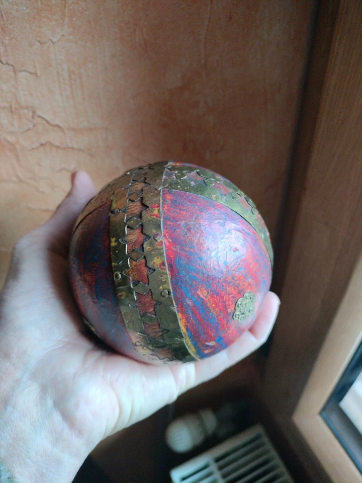 Boule ancienne en bois et laiton vintage Inde 1970 - Photo 3/4