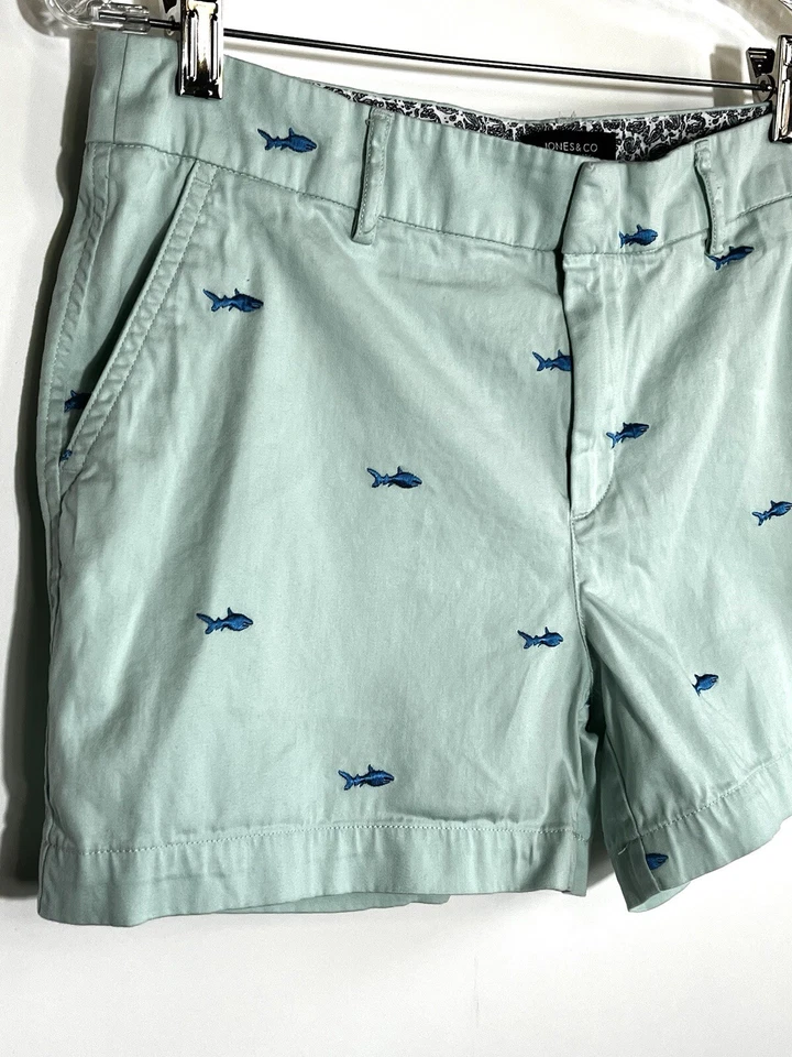 Pantalones cortos Jones & Co azul/verde/como nuevo con tiburones azules para mujer talla 8. entrepierna 4 pulgadas Foto 2 de 4