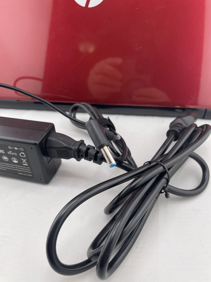 HP 15 AMD Quad-Core A6-6310 APU 1,80 GHz 4 GB de RAM (15-G073NR) con cargador de cable de CA Foto 4 de 4