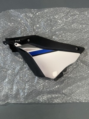 OEM Yamaha YZF R1M 2015-18, Seitenverkleidung links, PN. 2CR-2842M-01-P3