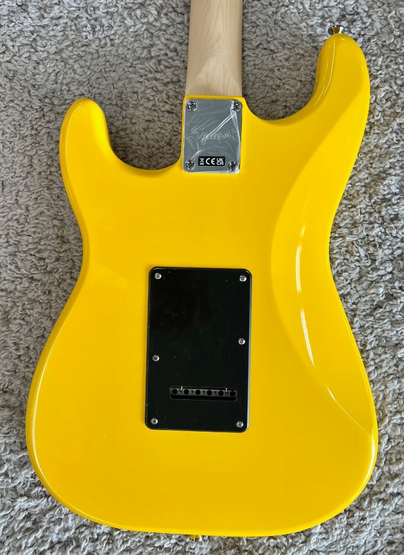 ギター Squier FSR Affinity Stratocaster Yellow Squier FSR Affinity Stratocaster Graffiti Yellow – Detroit Guitar