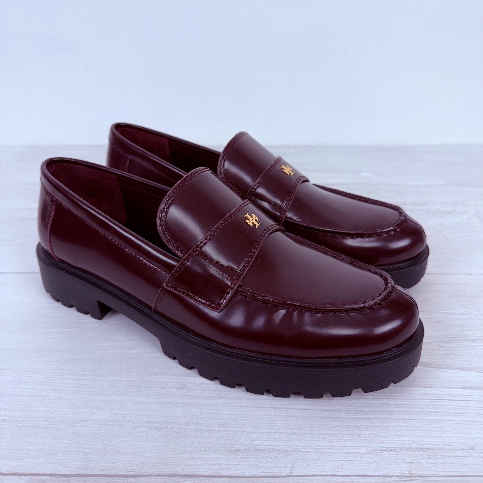 Tory Burch Classic Lug Sole Loafers Size 8.5 Plum Burgundy Leather Academia NEW thumbnail 2