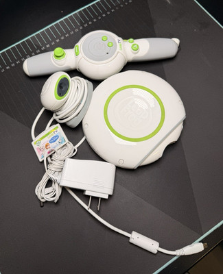 Leap Frog LeapTV Educational Video Gaming Console w Controller Camera & games