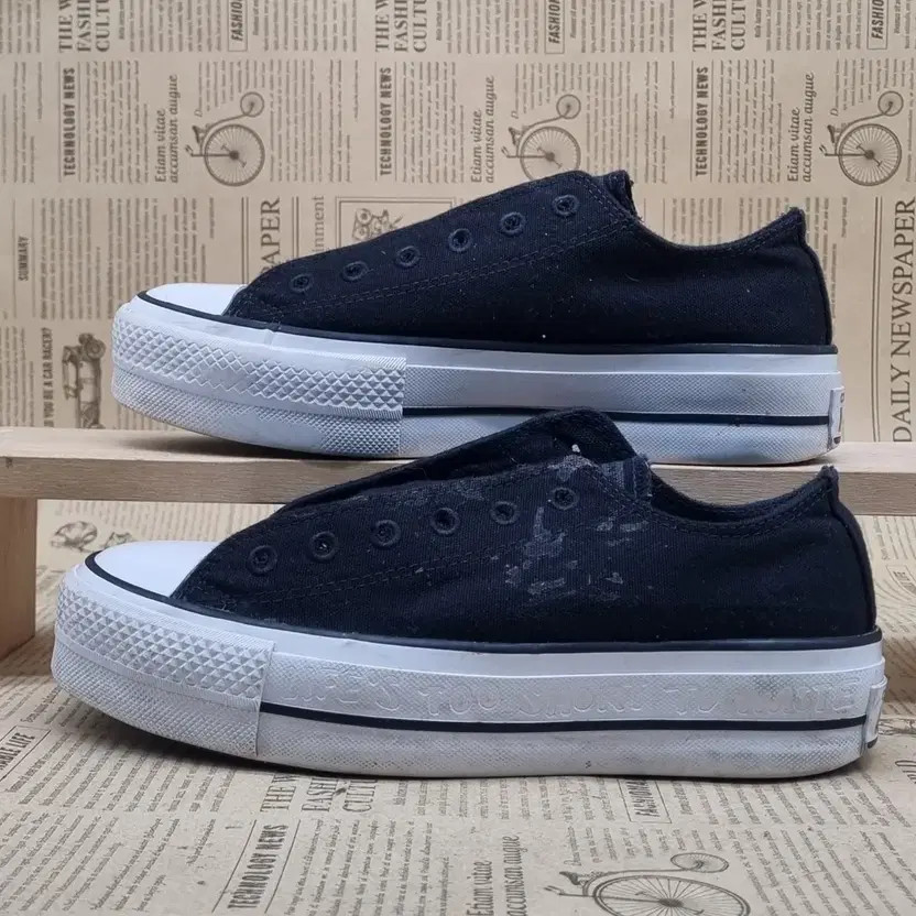 Converse Black Canvas Lift Sneakers Size 240 thumbnail 2