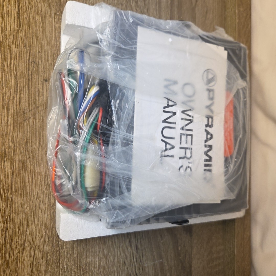 Pyramid Equalizer SE906-VL-LED NEW NOS 300 Watt Amp 80's Vintage