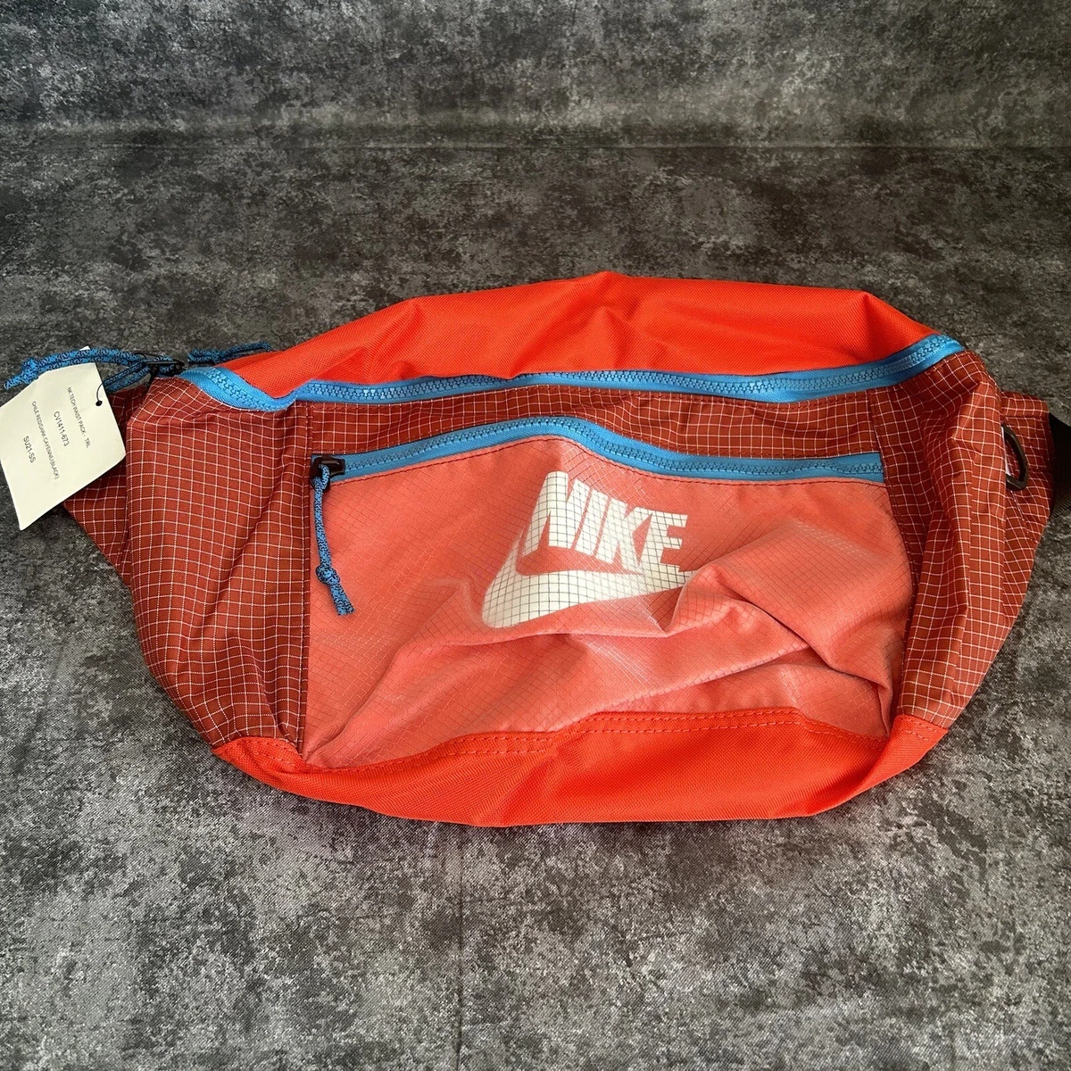 Nike tech online hip pack red
