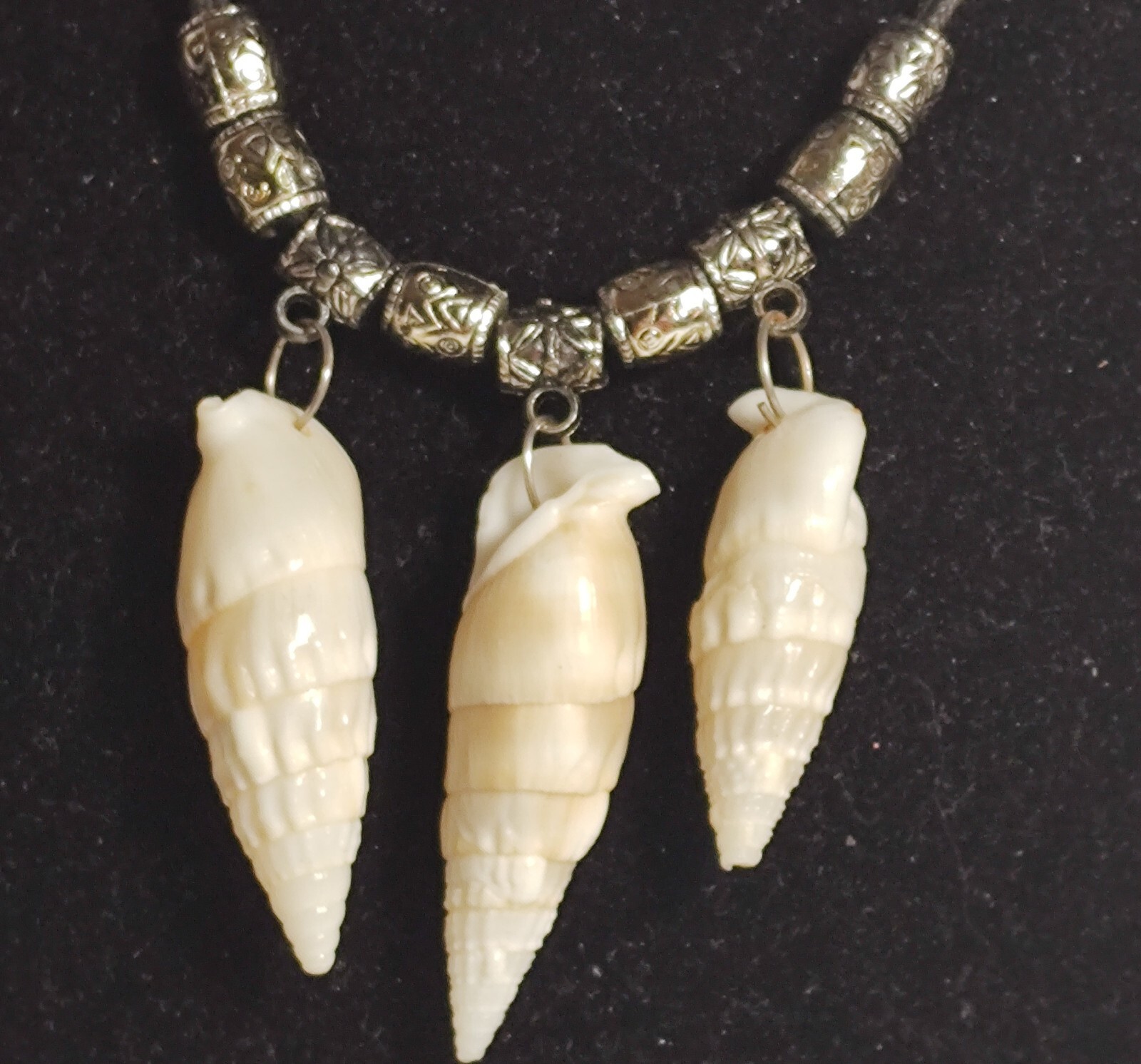 Three Shell Necklace 17" - image 2