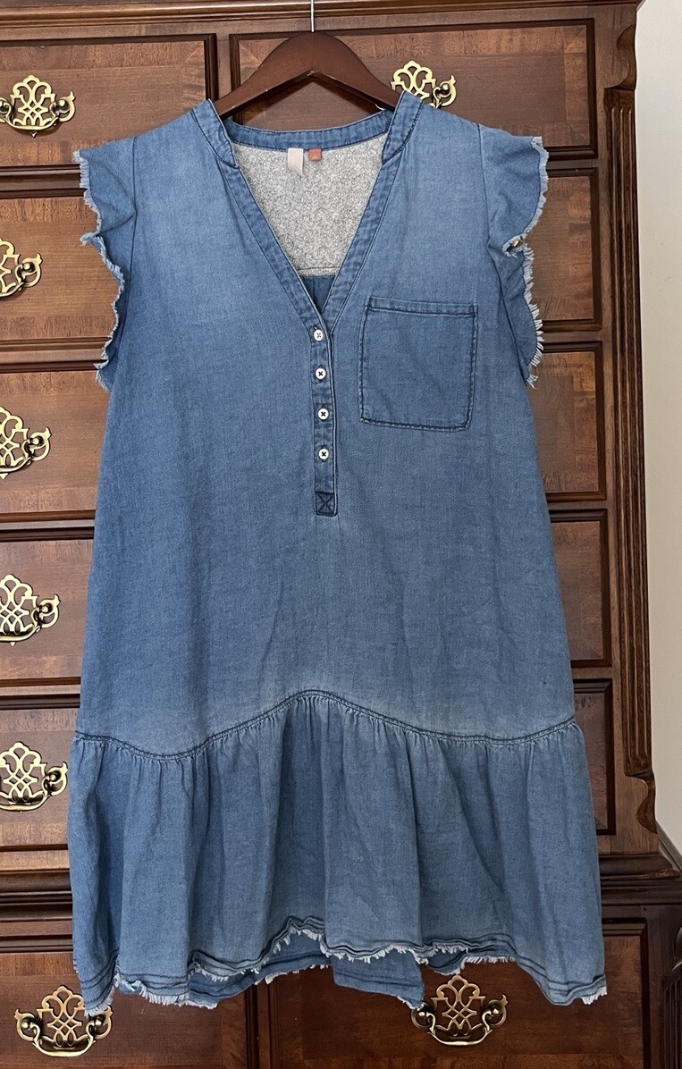 Abito Pilcro Anthropologie Denim Chambray leggero con volant e orlo a fila PICCOLO S