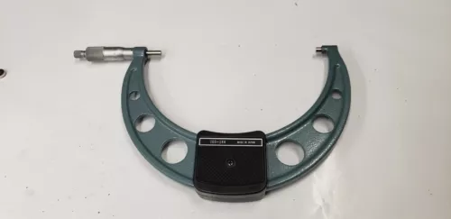 Mitutoyo 103-144, 175-200mm Ratchet Stop Outside Micrometer w/Etchings. lot#1