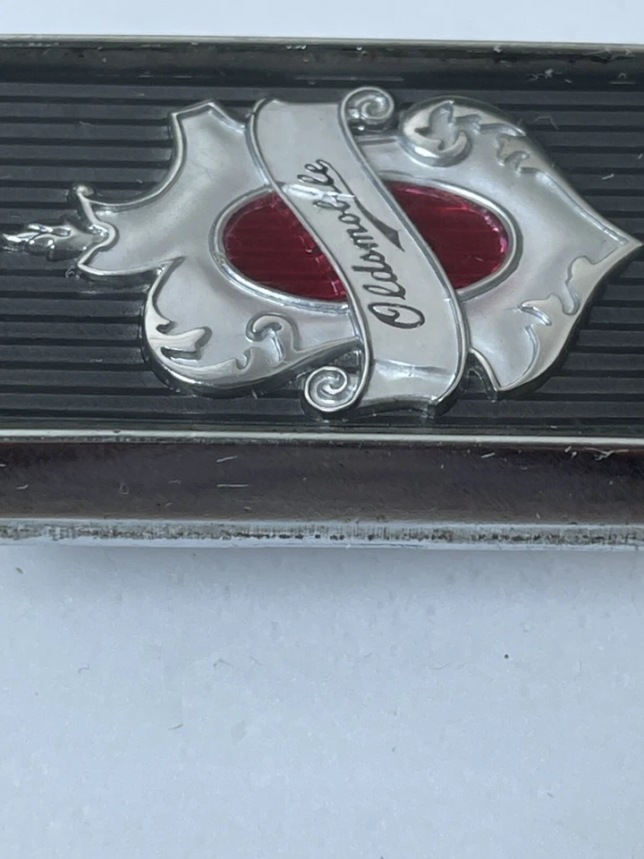 Emblema de tampa central aro roda original Oldsmobile original fabricante de equipamento original PRETO 255229 - Imagem 4 de 4