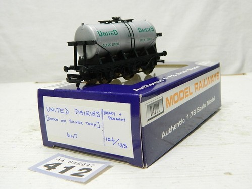 Vagón cisterna calibre 6 ruedas Dapol 00 United Dairies plateado estampado verde edición limitada - Imagen 6 de 6