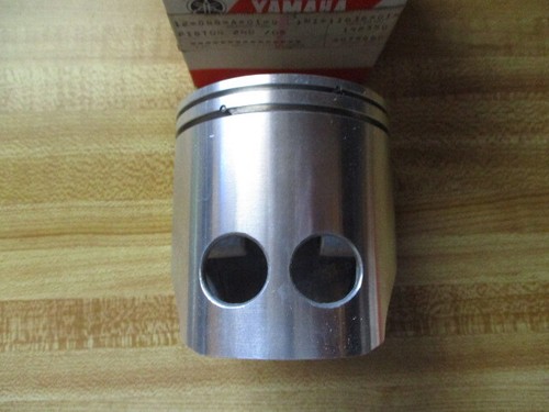 NOS OEM Yamaha Piston 1M1-11636-01 00 1977 & 1978 DT250 .50 Second oversize - Foto 4 di 4