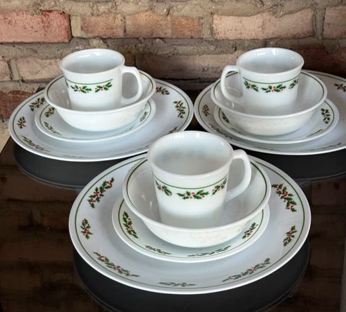 Vintage 1985 Corelle Holly Days  Christmas Holiday 12 pc. Dinnerware Set