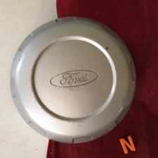 #N (1)  2001 -2006 Ford E150 OEM Silver Paint Center Hub Cap P/N 4C24-1A096-AB