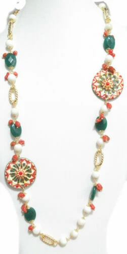 Collane e pendagli di lusso con gemme rosse di pietra principale corallo