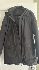 Authentic Women Moose Knuckles Size Medium Black Parka