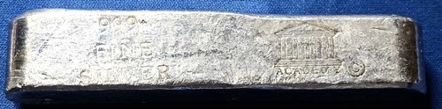 A VINTAGE ACADEMY POURED .999 FINE SILVER BAR 5.28 TROY OZS