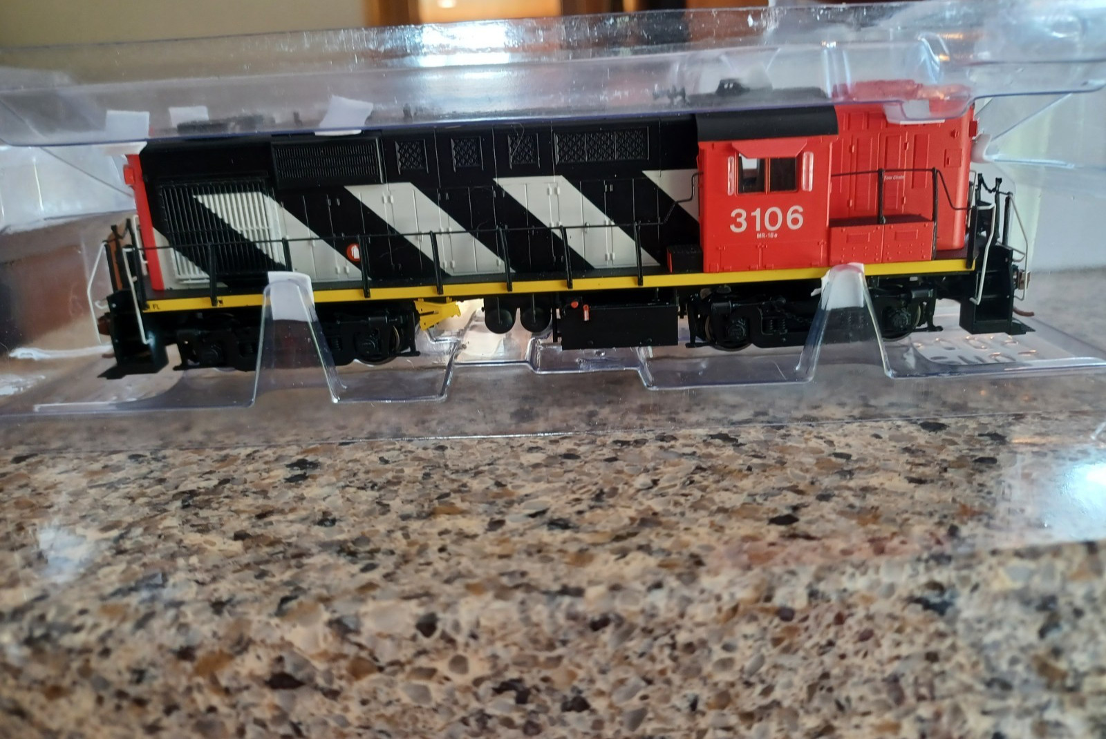 RAPIDO-HO-MLW RS-18-DCC/SOUND-CANADIAN NATIONAL STRIPS-#3106-ITEM#32517