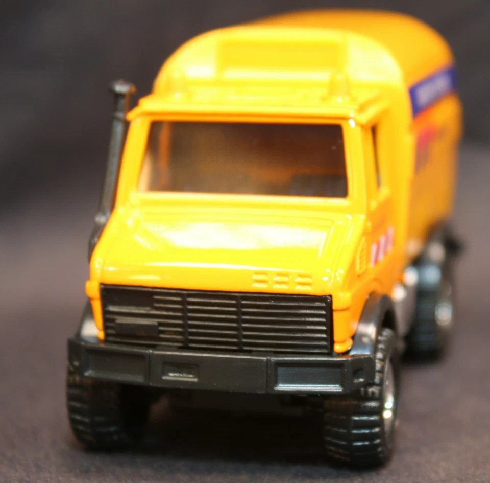 Caminhão de saneamento Mercedes Benz Unimog fundido 1:43 Hongwell Rod Monster - Imagem 4 de 4