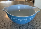VTG 1-1/2qt Pyrex Blue Garland Snowflake Nesting Mixing Bowl #442 w/ handles