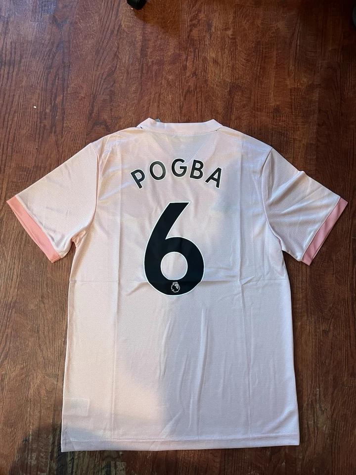 Manchester United Pogba Retro 2018/19 Visitante Kit M  Foto 2 de 4