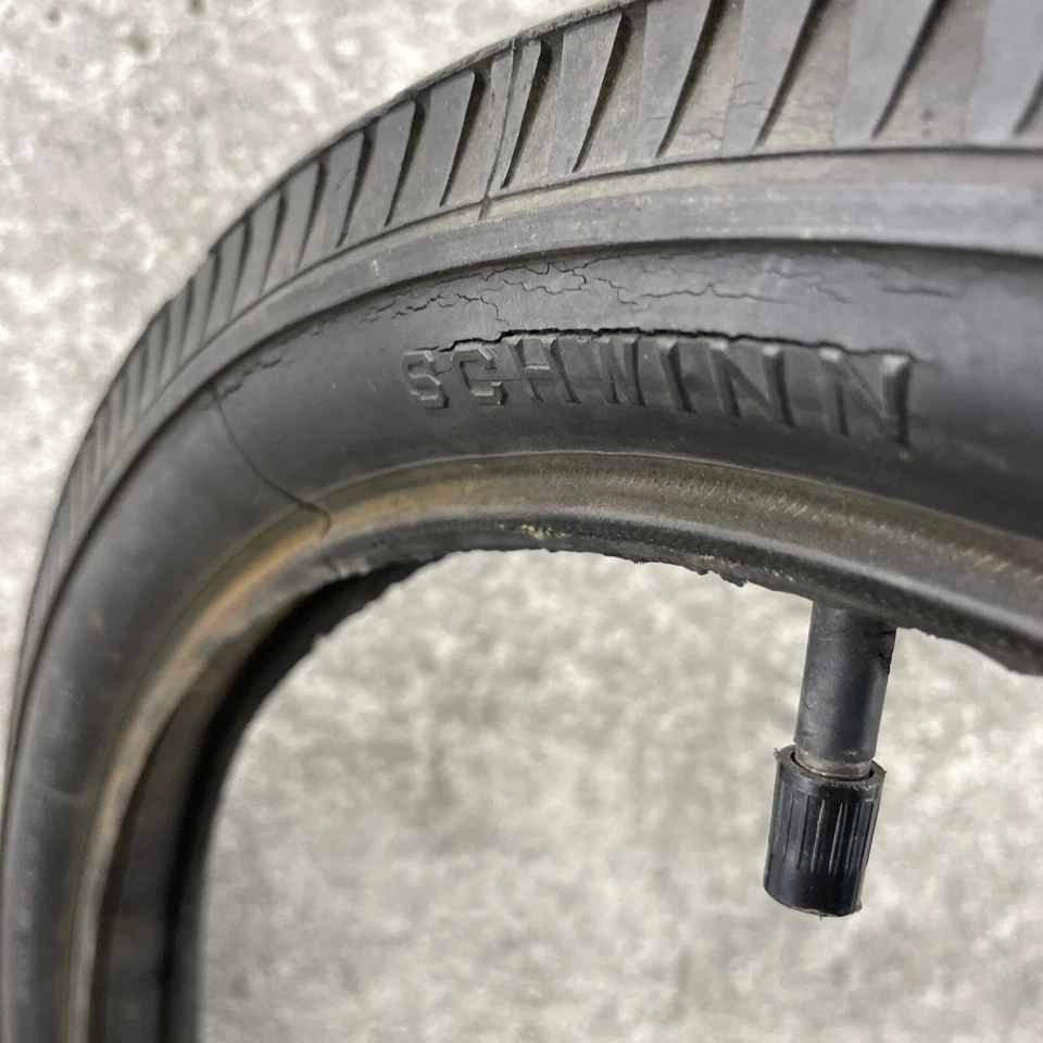 Vintage Schwinn Sting Ray Gripper Slick 20" S2 OG 2.125 USA Muscle Stingray - Image 4 of 4