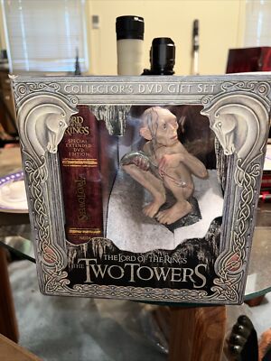 Lord of the Rings Two Towers Collectors  DVD Gift Set Gollum Figure & Book 2002