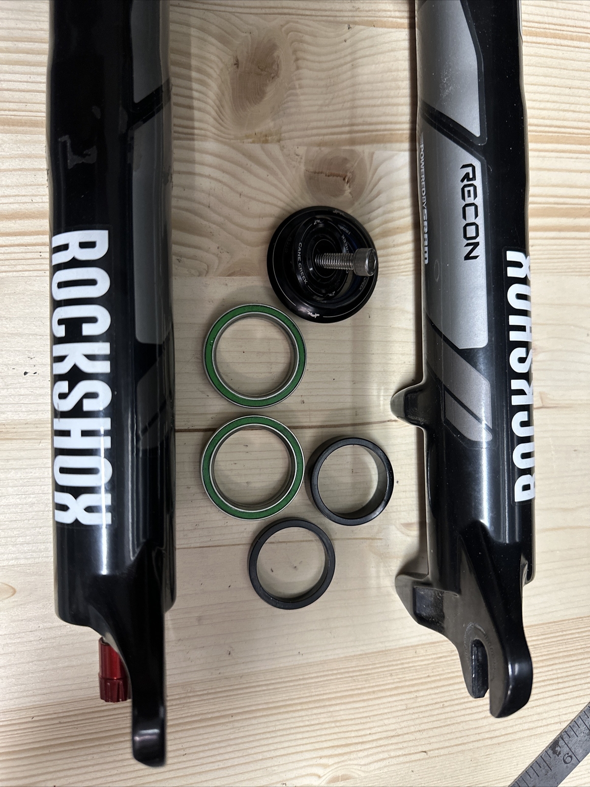 Black Rock Shox Recon Solo-Air 1-1/8&rdquo; 100mm 26&rdquo; Suspension Fork /Lockout