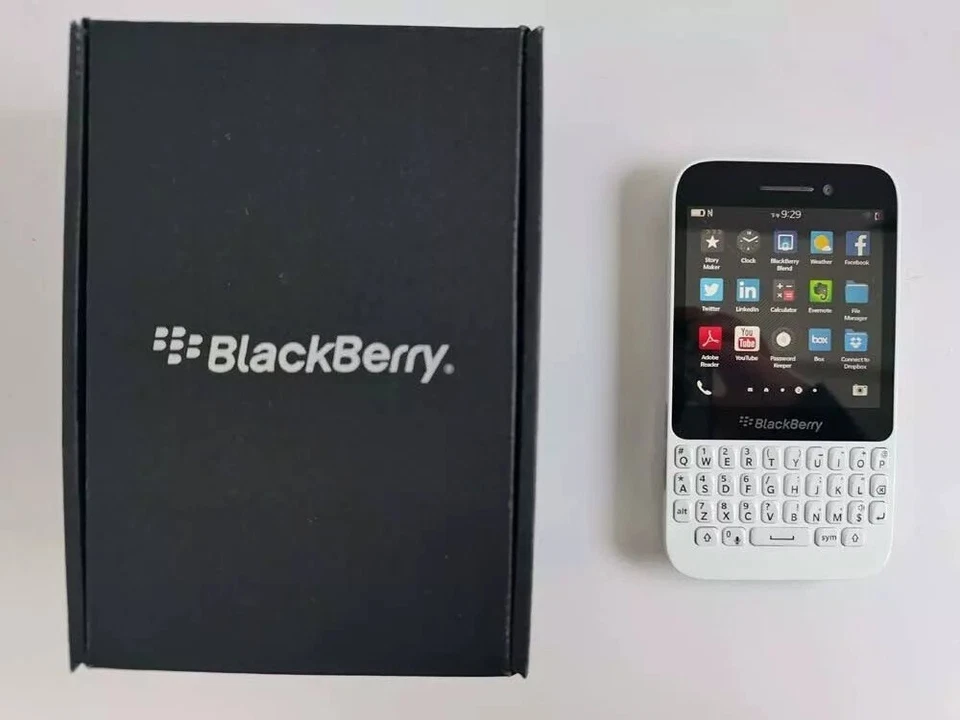 BlackBerry Q5 Original 4G LTE 8GB ROM QWERTY Keyboard BlackBerryOS Smartphone - Image 2 of 4