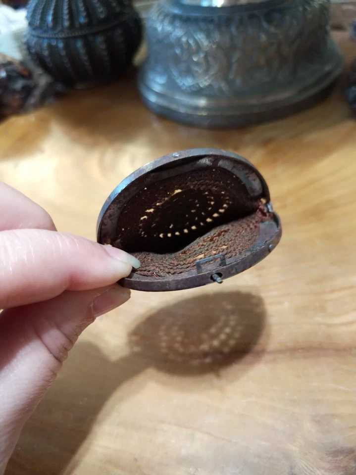 Antigua bolsa de cambio vintage de ganchillo y metal de los años 20. NECESITA TRABAJO Foto 2 de 4