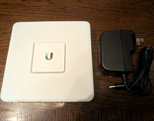 Ubiquiti Networks UniFi Security Gateway USG Security Gateway w/12V 1A Adapter
