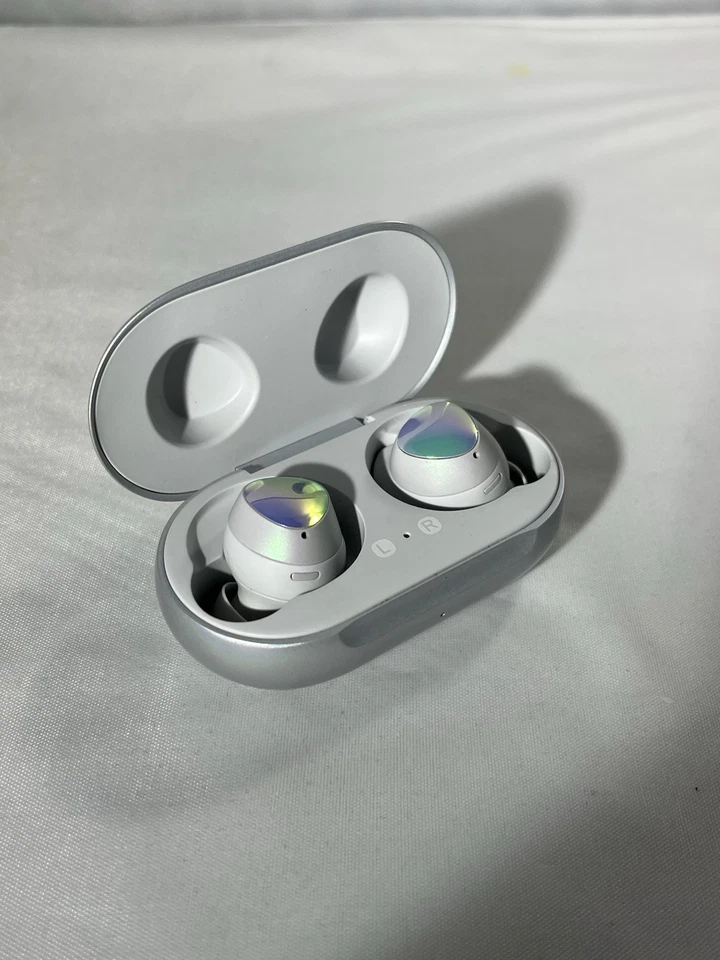Samsung Galaxy Buds (SM-R170) + Case, Iridescent Pearl White, Amazing Condition - Image 2 of 4