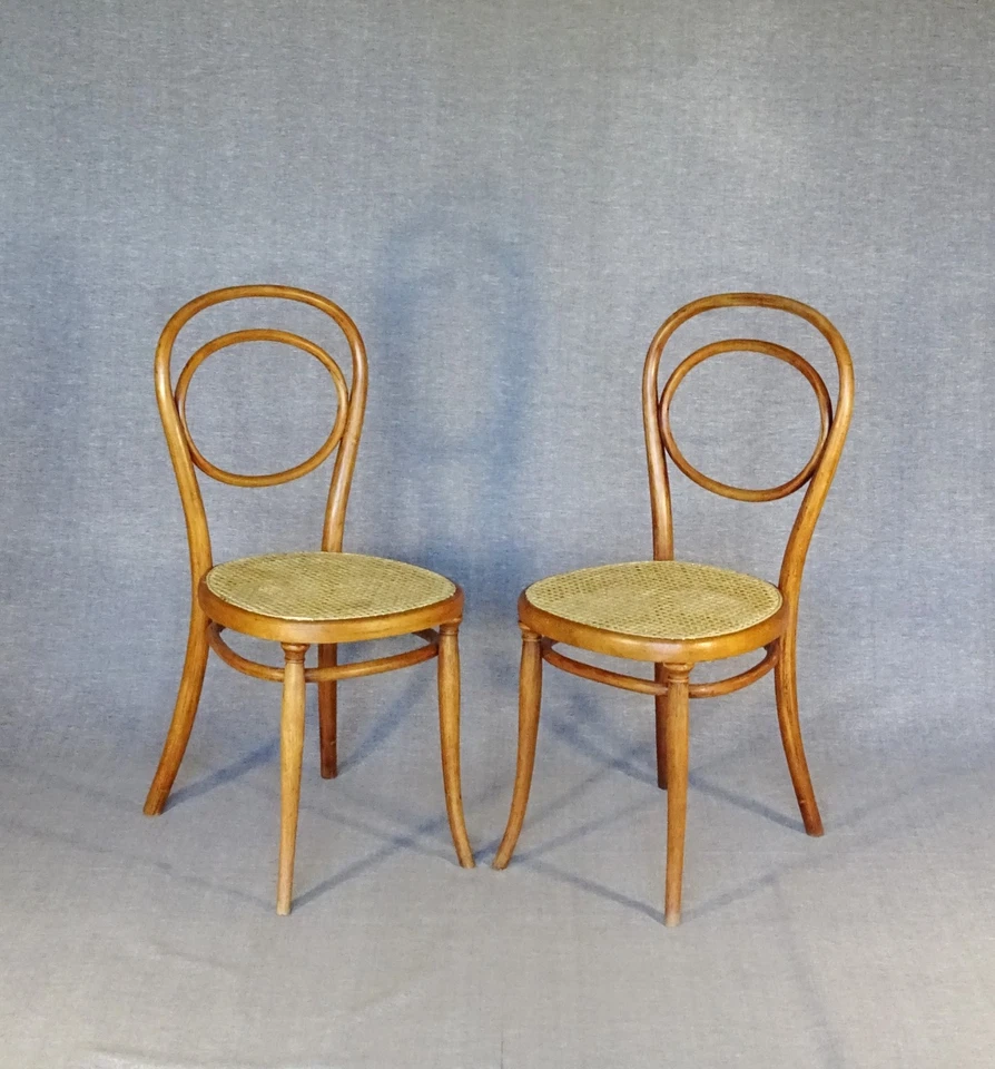 Deux chaises Thonet N°10 de 1870 en paire, prêtes au service. - Photo 3/4