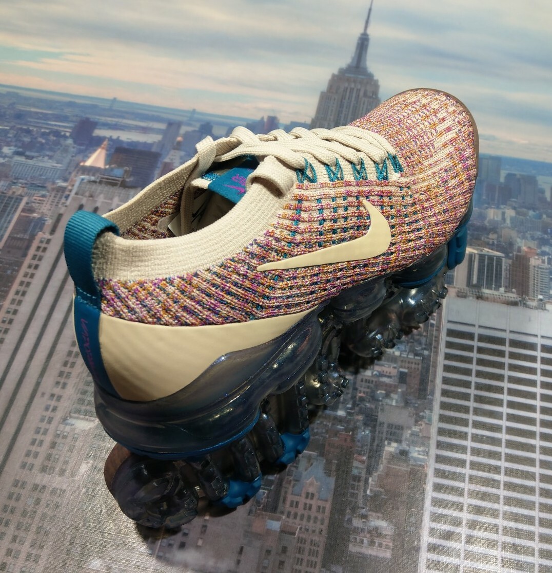 Nike Womens Air VaporMax Flyknit 3 Desert Sand Size 7.5 AJ6910 007