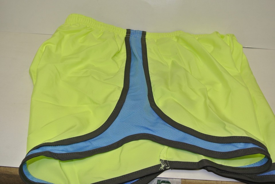 white and purple nike air max