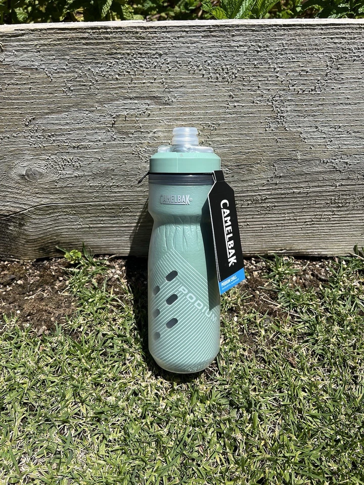 Botella de agua aislada CamelBak Podium Chill 21 oz verde claro SAGE ¡Nueva! Foto 2 de 4