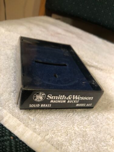 Vintage SMITH & WESSON MAGNUM Buckle MOD 665 Belt Buckle ( Factory Box ONLY)
