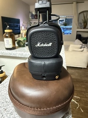 Marshall Major V Headphones Black/Gold w/ Case