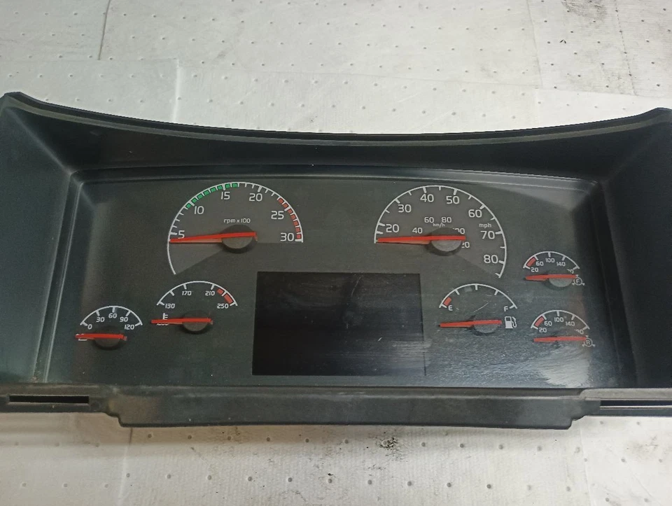 20524880-P01 Volvo VNL Speedometer Cluster  (11148355 - Image 2 of 4