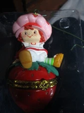 Carlton Cards Heirloom Strawberry Shortcake Sittin Berry Pretty Scented Ornament