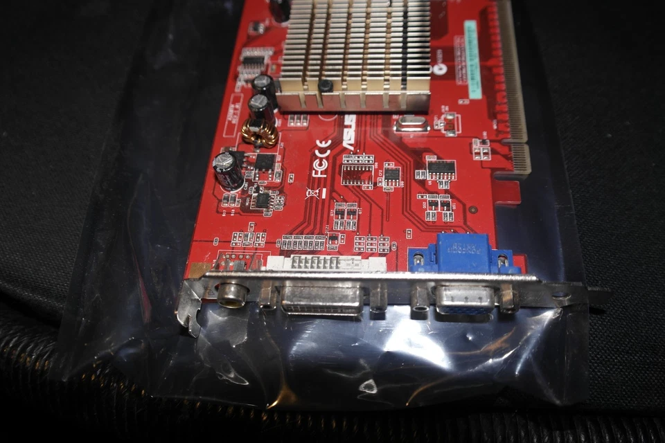 ASUS ATI RADEON X300 SE 128 MB DVI VGA RCA composite PCI-e - Image 4 of 4